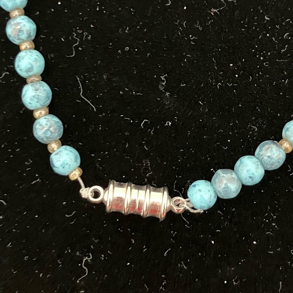Genuine turquoise vintage 22” small beaded necklace. Silvertone magnetic clasp. - Picture 4 of 4